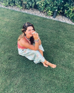 Pelin Karahan feet photo thumbnail