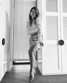 Pelin Karahan feet photo thumbnail