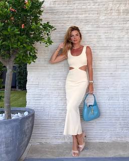 Pelin Karahan feet photo thumbnail