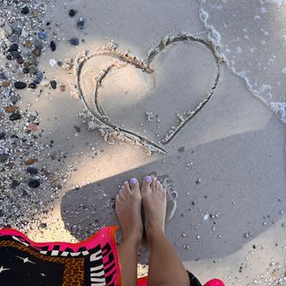 Pelin Karahan feet photo thumbnail