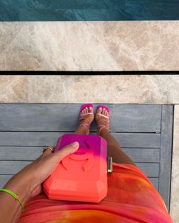 Pelin Karahan feet photo thumbnail