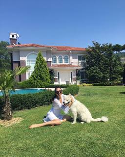 Pelin Uluksar feet photo 1