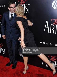 Penelope Ann Miller feet photo thumbnail