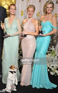 Penelope Ann Miller feet photo thumbnail