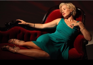 Penelope Ann Miller feet photo thumbnail