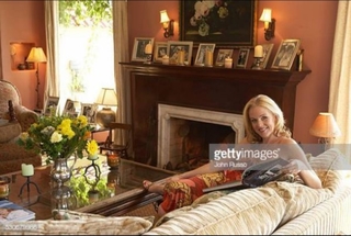 Penelope Ann Miller feet photo thumbnail