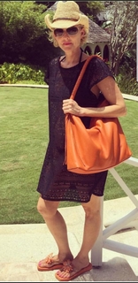 Penelope Ann Miller feet photo thumbnail