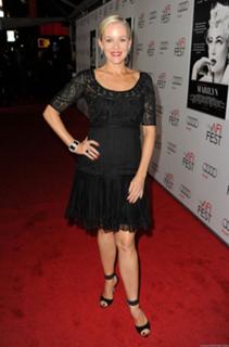 Penelope Ann Miller feet photo thumbnail