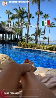 Penelope Ann Miller feet photo thumbnail