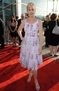 Penelope Ann Miller feet photo thumbnail
