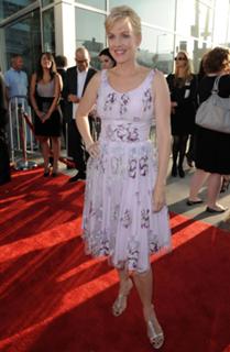 Penelope Ann Miller feet photo thumbnail