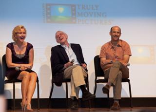 Penelope Ann Miller feet photo thumbnail