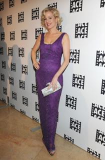 Penelope Ann Miller feet photo thumbnail