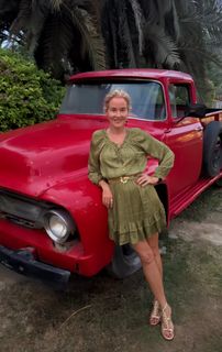 Penelope Ann Miller feet photo 3