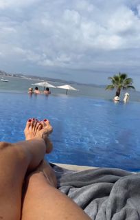 Penelope Ann Miller feet photo 2