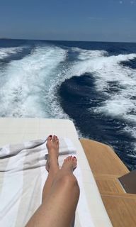 Penelope Ann Miller feet photo 1