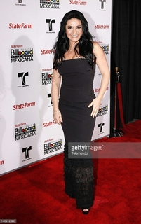 Penelope Menchaca feet photo thumbnail