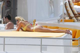 Penny Lancaster feet photo 19