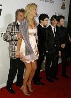 Penny Lancaster feet photo 3