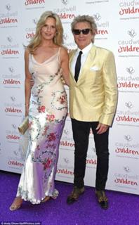 Penny Lancaster feet photo 8