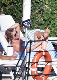 Penny Lancaster feet photo 2