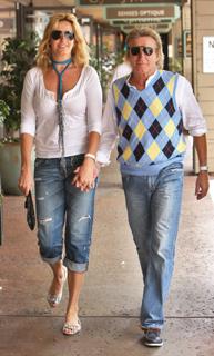 Penny Lancaster feet photo 8