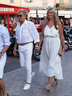 Penny Lancaster feet photo 18