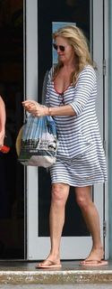 Penny Lancaster feet photo 9