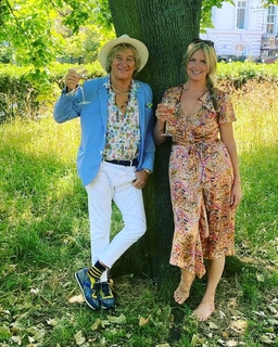Penny Lancaster feet photo 6