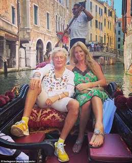 Penny Lancaster feet photo 3