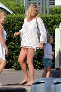 Penny Lancaster feet photo 8