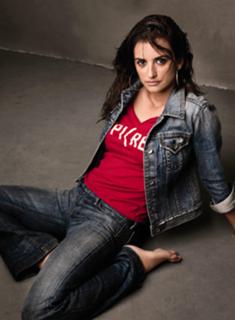 Penélope Cruz feet photo thumbnail