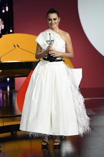 Penélope Cruz feet photo thumbnail