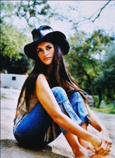 Penélope Cruz feet photo thumbnail