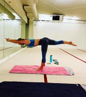 Perdita Weeks feet photo thumbnail