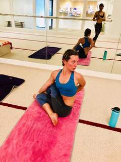 Perdita Weeks feet photo thumbnail