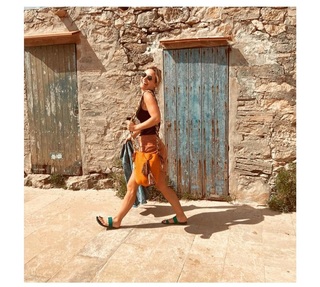 Perdita Weeks feet photo thumbnail