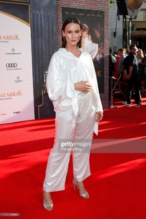 Peri Baumeister feet photo 11