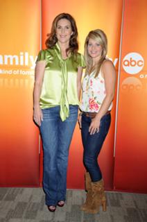 Peri Gilpin feet photo thumbnail