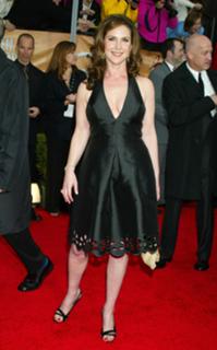 Peri Gilpin feet photo thumbnail