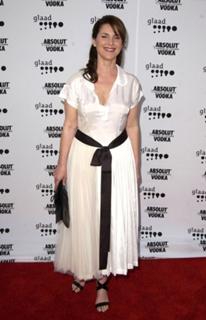 Peri Gilpin feet photo thumbnail