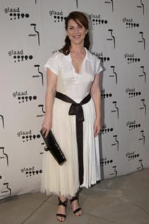 Peri Gilpin feet photo thumbnail