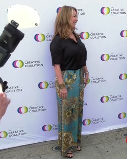 Peri Gilpin feet photo thumbnail