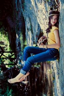Perla Haney-Jardine feet photo 1
