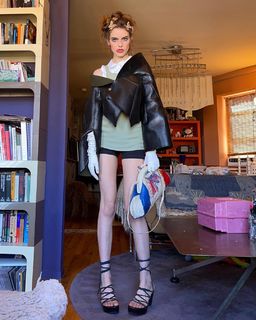 Perla Haney-Jardine feet photo 2