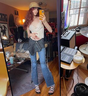 Perla Haney-Jardine feet photo 4