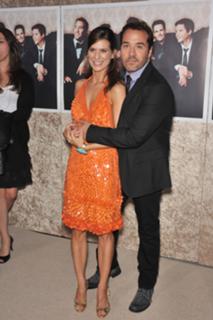 Perrey Reeves feet photo thumbnail