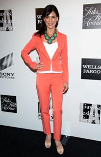 Perrey Reeves feet photo thumbnail
