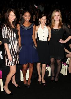 Perrey Reeves feet photo thumbnail