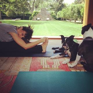 Perrey Reeves feet photo thumbnail